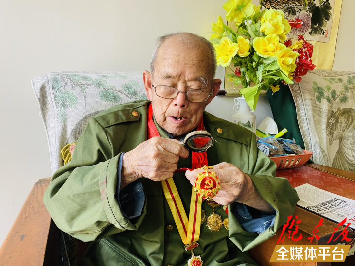 【光榮在黨50年】徐連江：“永遠(yuǎn)跟黨走，永遠(yuǎn)都愛國！”