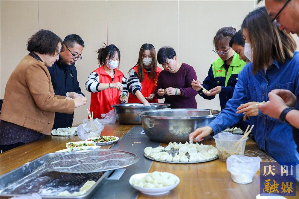 【攝影報道】冬至大如年，人間小團圓！西峰區(qū)寧縣西路社區(qū)熱氣騰騰過冬至