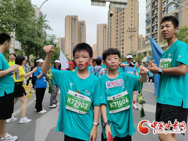 燃情賽道 逐夢金城——慶陽跑團(tuán)攜香包征戰(zhàn)蘭馬