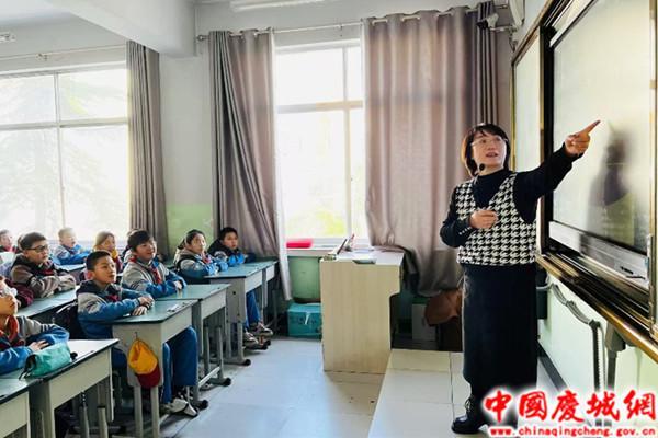 慶城縣博物館走進(jìn)慶城小學(xué)開展“探索錢幣歷史 傳承文化智慧” 主題社教活動(dòng)